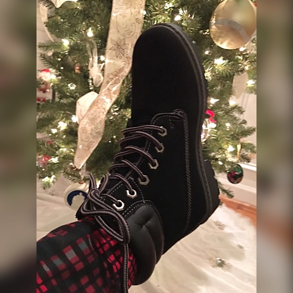 LAST PAIIR! ❤️ Adorable Vegan Sneaker Boots! - Picture 2 of 7